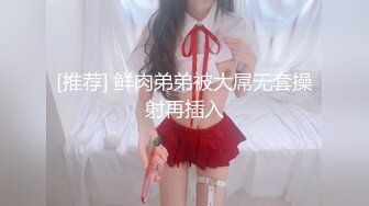 一群嫩妹妹多人群P，精神小伙操嫩穴，妹妹旁边扣，流白浆，一人一个猛操，扶着美臀后入