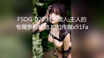 【新片速遞】 商场女厕全景偷拍 不敢坐半蹲着尿 妆容精致的极品美少妇 非常干净的小嫩B